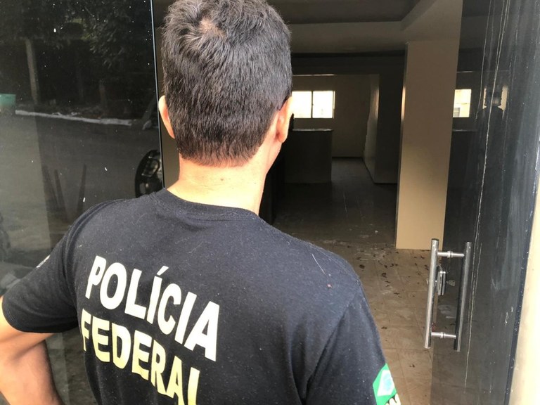 Polícia Federal investiga fraudes em licitações públicas e desvio de