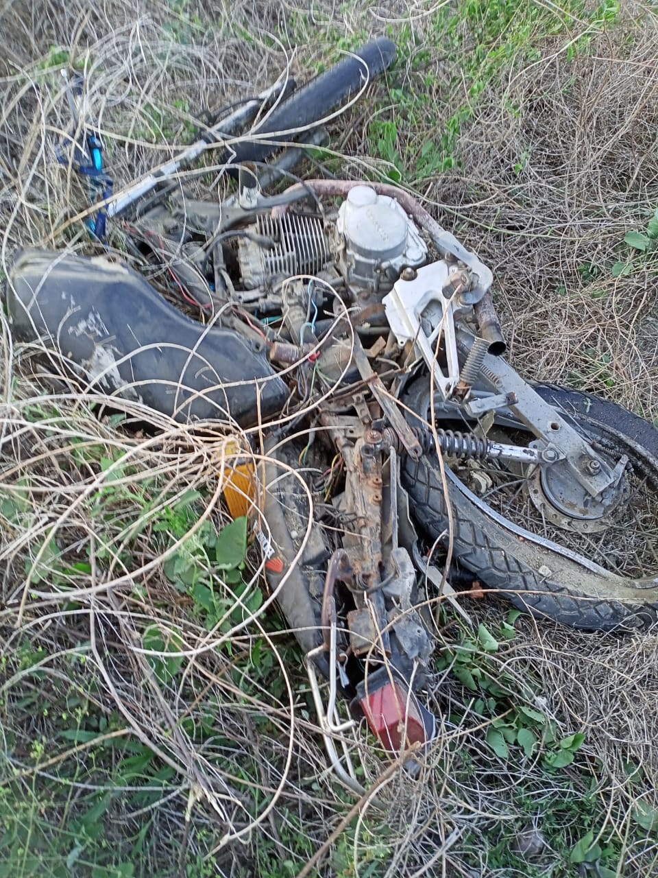 Quixadá Jovem morre em grave acidente entre carro e moto no distrito