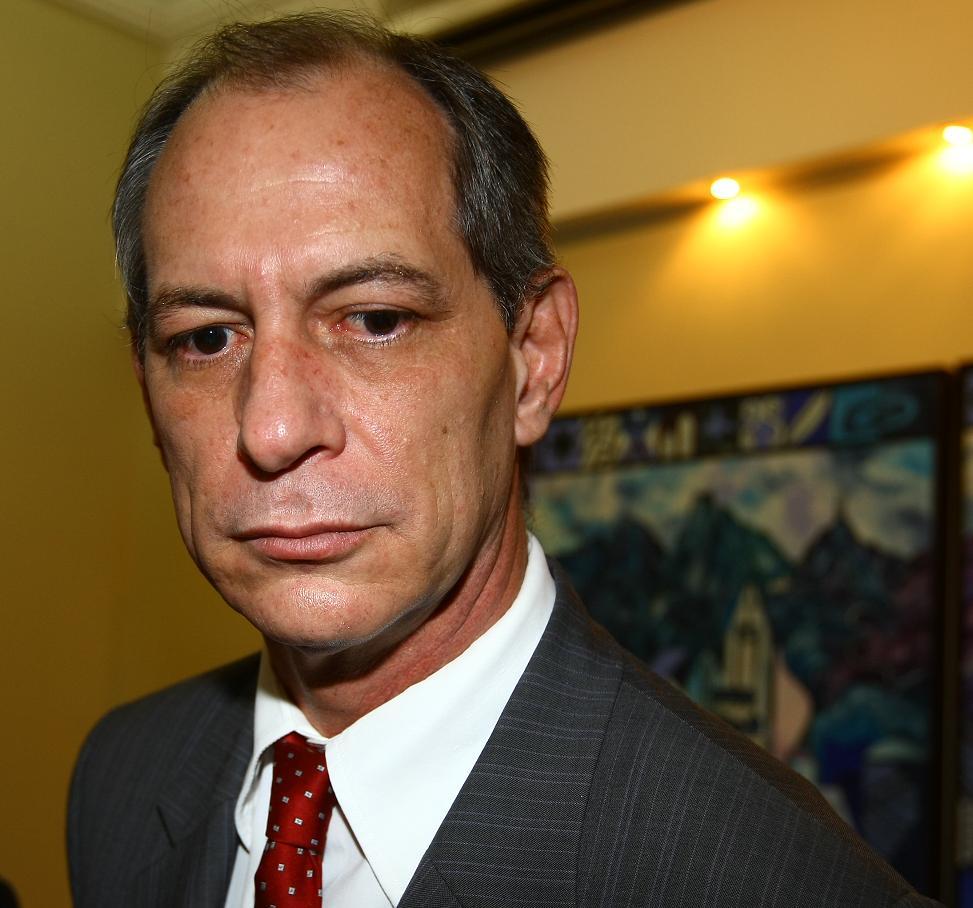 Ciro Gomes manda irm o de paciente com c ncer ir merda